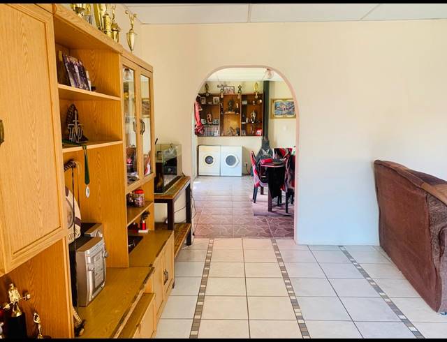 4 BEDROOM HOUSE FOR SALE IN RENSBURG